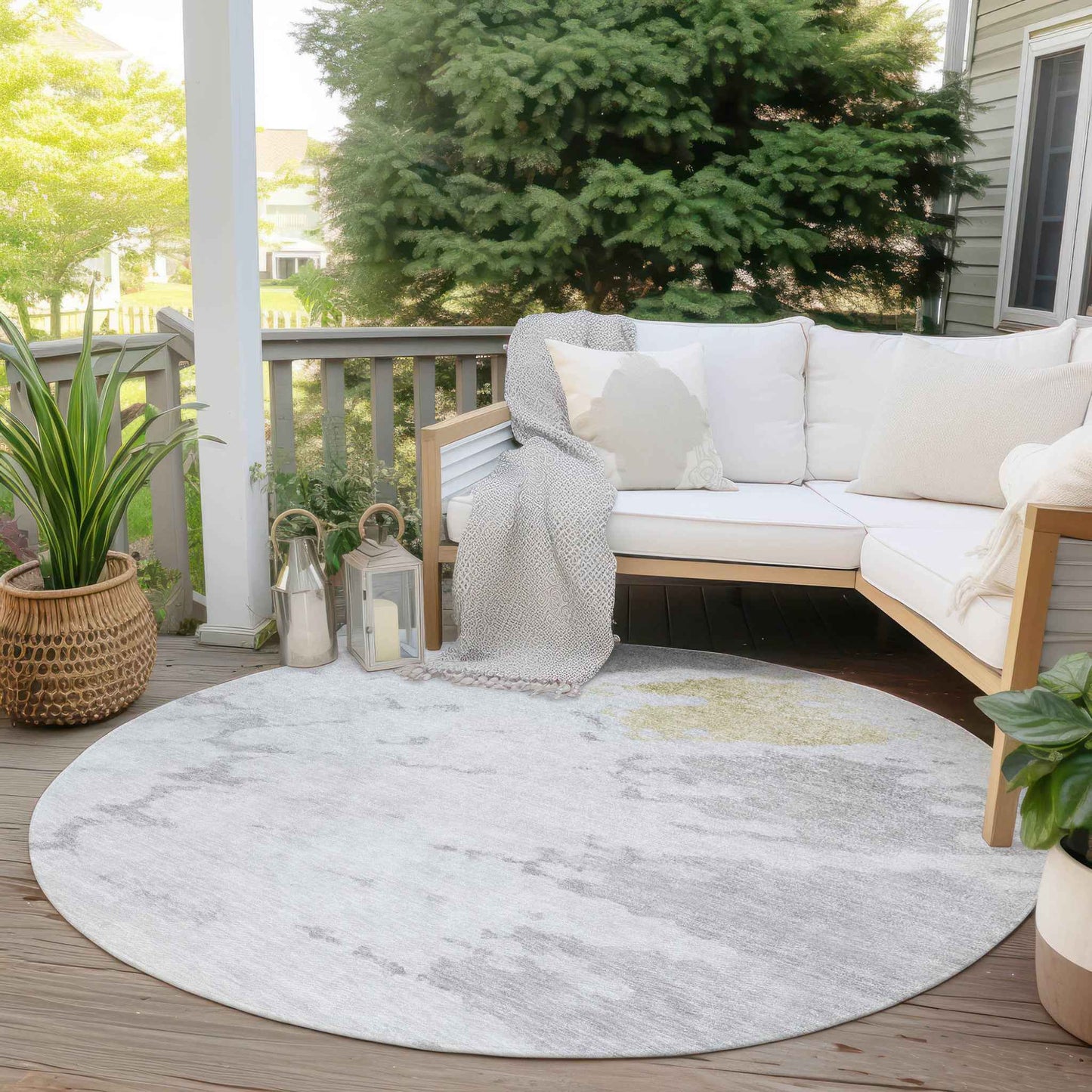 8' Silver Gray And Ivory Round Abstract Washable Indoor Outdoor Area Rug